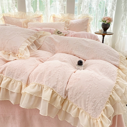 91家纺网 家纺一手货源 找家纺 总大米家居2024新款法式小香风双层边230克雕花绒蔷薇花语系列四件套