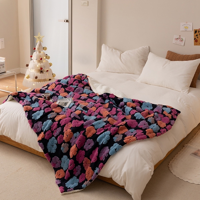 91家纺网 家纺一手货源 找家纺 萝莉家纺 2023新款韩国订货热销款羊毛绒毯 提花紫色