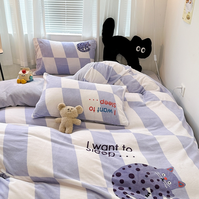 91家纺网 家纺一手货源 找家纺 昔可家纺 2023新款大版数码印花保暖牛奶绒四件套 紫格斑点猫