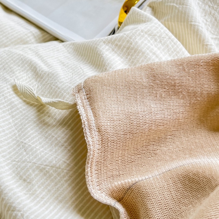 91家纺网 家纺一手货源 找家纺 柠萌家居 2023新款全棉色织水洗棉加牛奶绒四件套全棉拼牛奶绒 棉+绒-米极细条