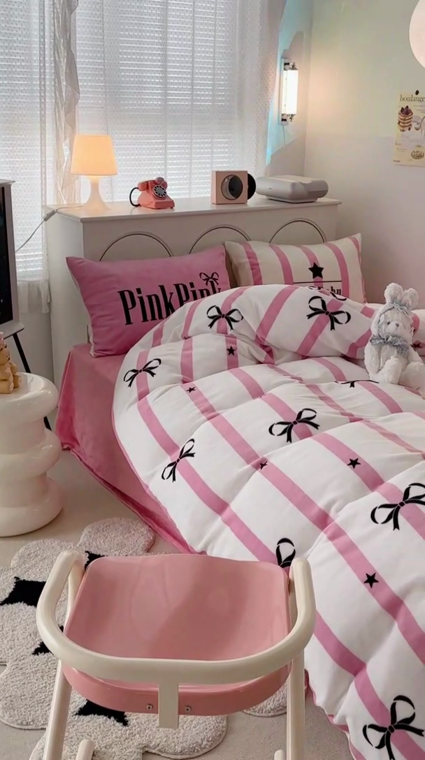 91家纺网 家纺一手货源 找家纺 昔可家纺 2023新款大版印花枕套牛奶绒系列四件套 粉条星星蝴蝶结