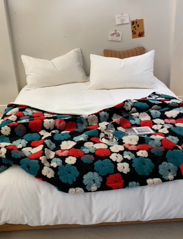 91家纺网 家纺一手货源 找家纺 萝莉家纺 2023新款韩国订货热销款羊毛绒毯 提花绿色