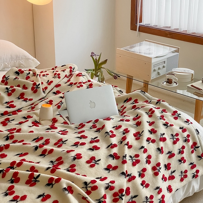 91家纺网 家纺一手货源 找家纺 萝莉家纺 2023新款韩国订货热销款羊毛绒毯 樱桃