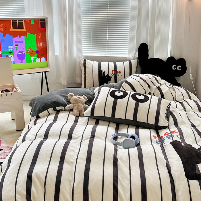 91家纺网 家纺一手货源 找家纺 昔可家纺 2023新款大版数码印花保暖牛奶绒四件套 功夫黑猫