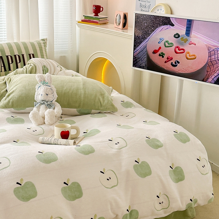 91家纺网 家纺一手货源 找家纺 昔可家纺 2023新款大版印花枕套牛奶绒系列四件套 青苹果