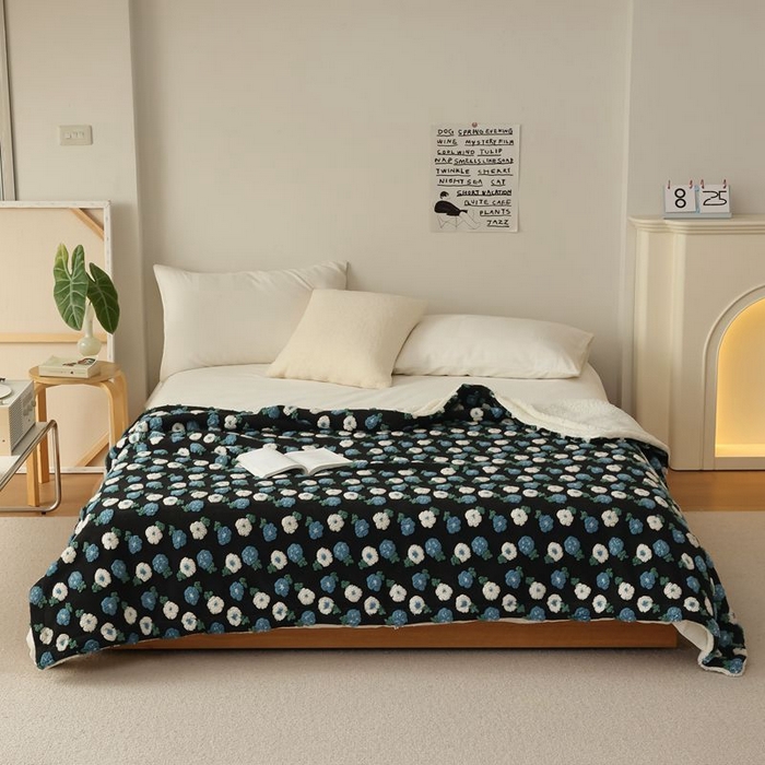 91家纺网 家纺一手货源 找家纺 萝莉家纺 2023新款韩国订货热销款羊毛绒毯 蓝色雏菊