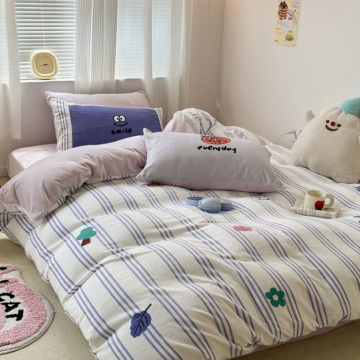 91家纺网 家纺一手货源 找家纺 昔可家纺 2023新款大版数码印花保暖牛奶绒四件套 紫竖条南瓜