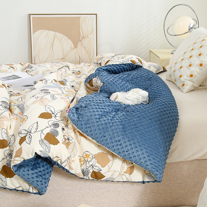 91家纺网 家纺一手货源 找家纺 爱宝被业 2025新款棉麻双层纱豆豆绒被芯 叶涧