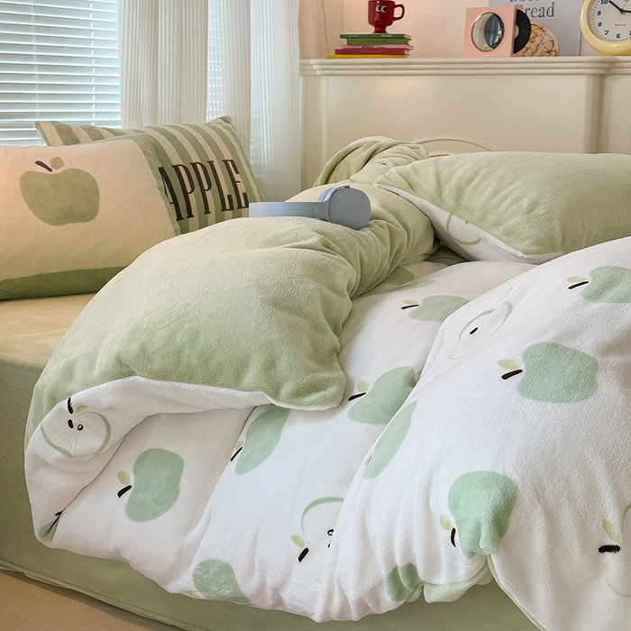 91家纺网 家纺一手货源 找家纺 昔可家纺 2023新款大版印花枕套牛奶绒系列四件套 青苹果