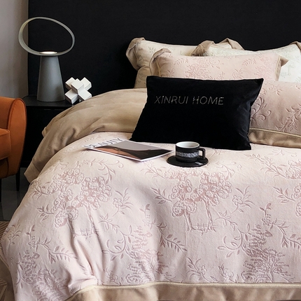 91家纺网 家纺一手货源 找家纺 馨蕊家居 2023新款300克极细腻超柔煦暖绒四件套-绒简韵 初夏粉