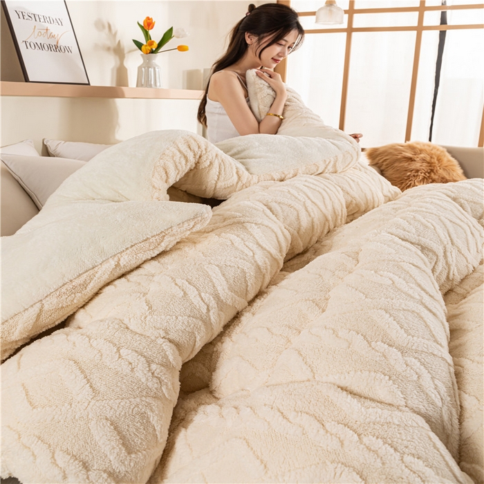 91家纺网 家纺一手货源 找家纺 悠米悠家 2025新款塔芙绒北极绒加厚冬被子被芯 米白色