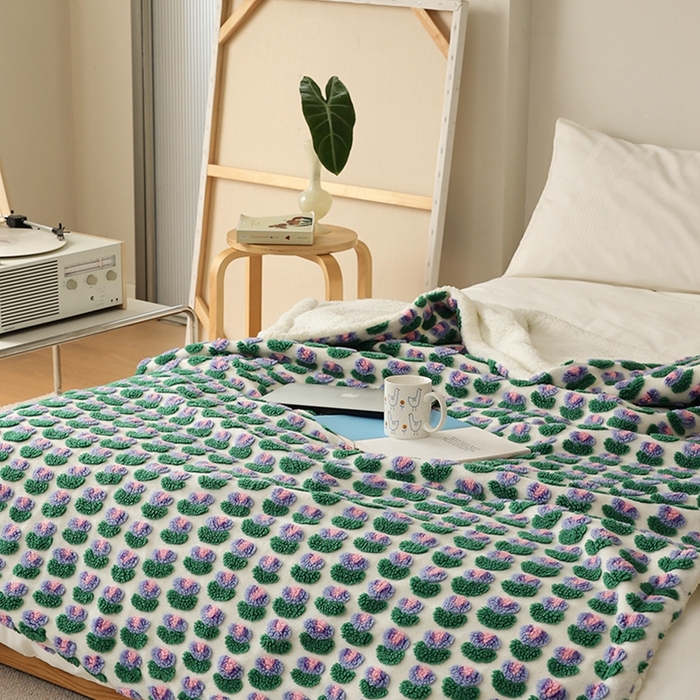 91家纺网 家纺一手货源 找家纺 萝莉家纺 2023新款韩国订货热销款羊毛绒毯 花朵朵