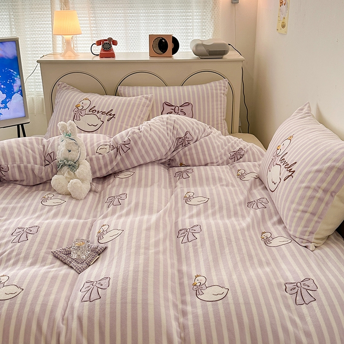 91家纺网 家纺一手货源 找家纺 昔可家纺 2023新款大版印花枕套牛奶绒系列四件套 芭蕾天鹅