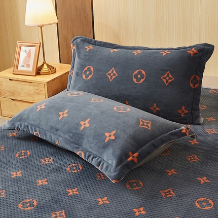 梦精灵家纺 2026新款软糯舒适牛奶绒印花单品-单枕套 四叶草灰