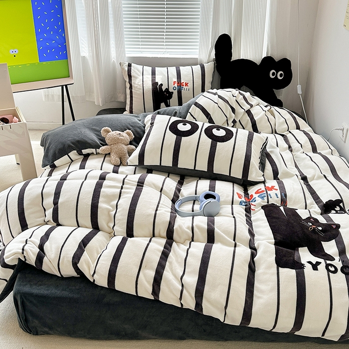 91家纺网 家纺一手货源 找家纺 昔可家纺 2023新款大版数码印花保暖牛奶绒四件套 功夫黑猫