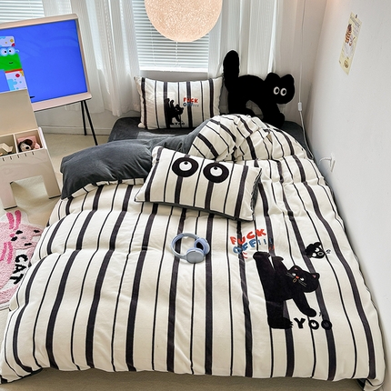 91家纺网 家纺一手货源 找家纺 昔可家纺 2023新款大版数码印花保暖牛奶绒四件套 功夫黑猫