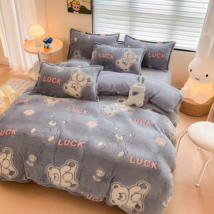 91家纺网 家纺一手货源 找家纺 美莱 2023爆款雪花绒四件套法莱绒牛奶绒被套量大价格优惠 布朗熊