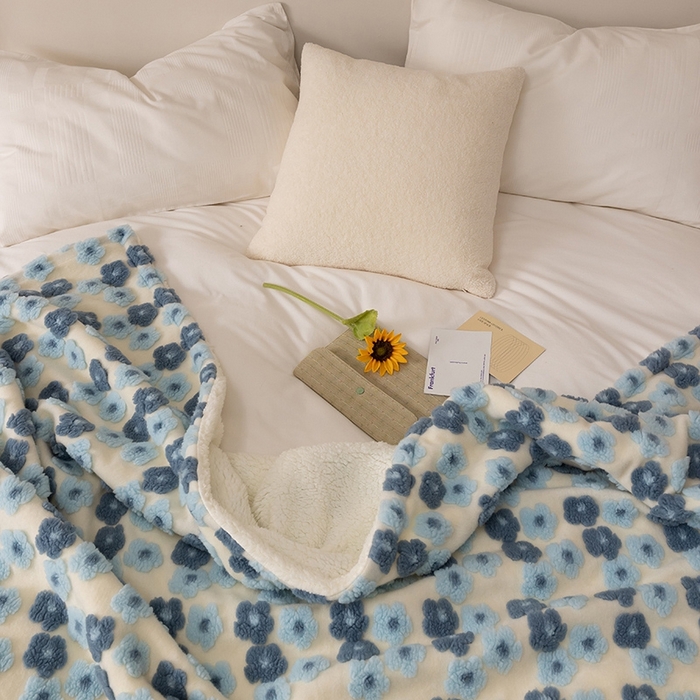 91家纺网 家纺一手货源 找家纺 萝莉家纺 2023新款韩国订货热销款羊毛绒毯 提花兰色