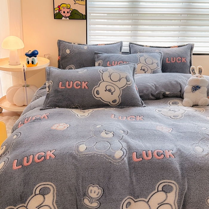 91家纺网 家纺一手货源 找家纺 美莱 2023爆款雪花绒四件套法莱绒牛奶绒被套量大价格优惠 布朗熊