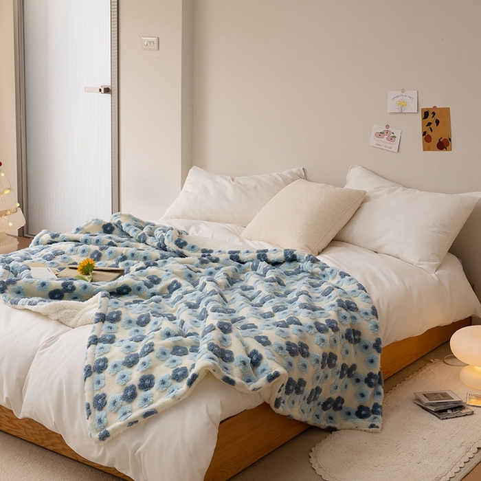 91家纺网 家纺一手货源 找家纺 萝莉家纺 2023新款韩国订货热销款羊毛绒毯 提花兰色