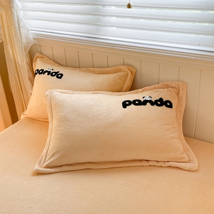 91家纺网 家纺一手货源 找家纺 （总）丽美人家纺 2023新款熊猫牛奶绒毛巾绣单枕套