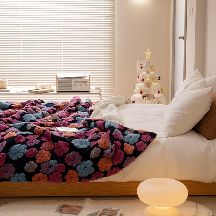 91家纺网 家纺一手货源 找家纺 萝莉家纺 2023新款韩国订货热销款羊毛绒毯 提花紫色