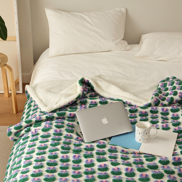 91家纺网 家纺一手货源 找家纺 萝莉家纺 2023新款韩国订货热销款羊毛绒毯 花朵朵