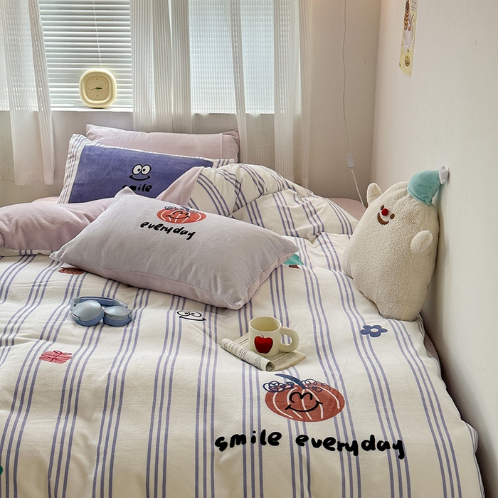 91家纺网 家纺一手货源 找家纺 昔可家纺 2023新款大版数码印花保暖牛奶绒四件套 紫竖条南瓜