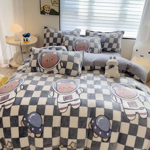91家纺网 家纺一手货源 找家纺 美莱 2023爆款雪花绒四件套法莱绒牛奶绒被套量大价格优惠 太空熊