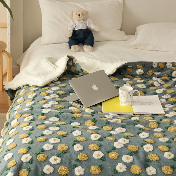 91家纺网 家纺一手货源 找家纺 萝莉家纺 2023新款韩国订货热销款羊毛绒毯 灰色雏菊