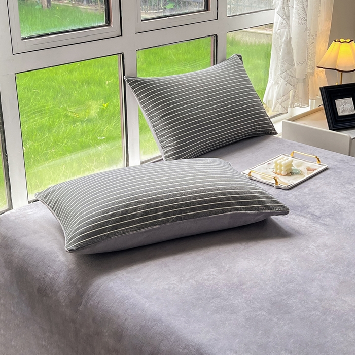 91家纺网 家纺一手货源 找家纺 柠萌家居 2023新款全棉色织水洗棉加牛奶绒四件套全棉拼牛奶绒 棉+绒-中条纹深灰