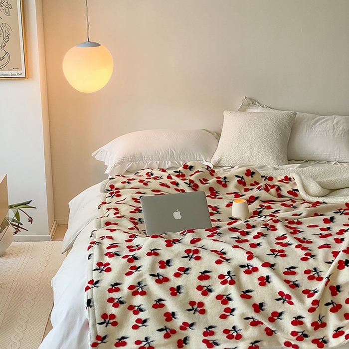 91家纺网 家纺一手货源 找家纺 萝莉家纺 2023新款韩国订货热销款羊毛绒毯 樱桃