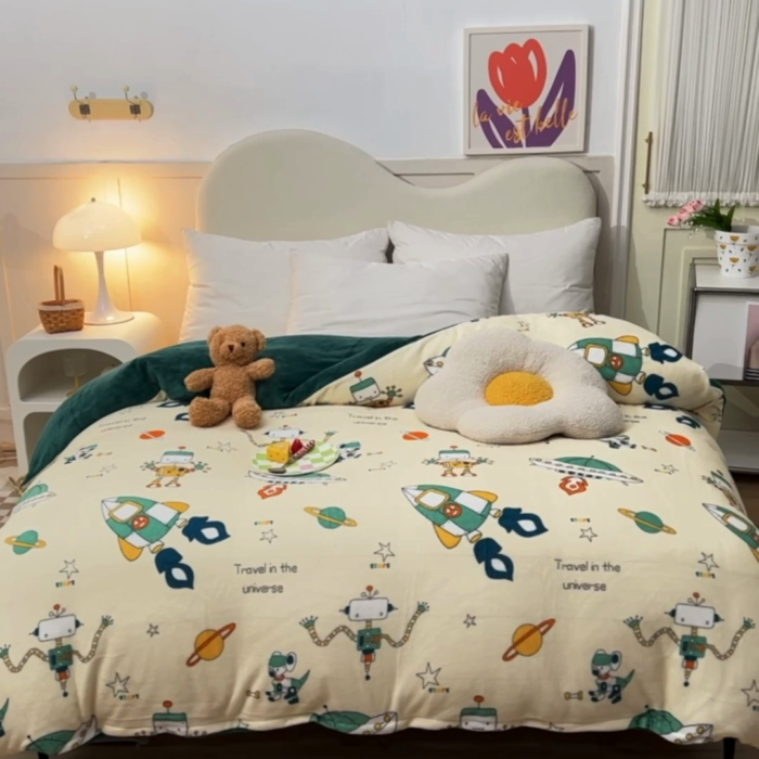 91家纺网 家纺一手货源 找家纺 甜之梦家纺2025新款印花牛奶绒单品被套可定制任何尺寸 太空机器人米白