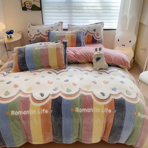 91家纺网 家纺一手货源 找家纺 美莱 2023爆款雪花绒四件套法莱绒牛奶绒被套量大价格优惠 彩虹