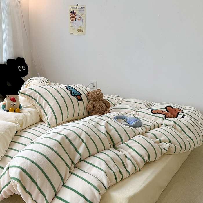 91家纺网 家纺一手货源 找家纺 昔可家纺 2023新款大版数码印花保暖牛奶绒四件套 圣诞帽狗狗