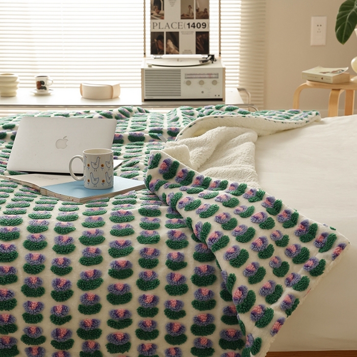 91家纺网 家纺一手货源 找家纺 萝莉家纺 2023新款韩国订货热销款羊毛绒毯 花朵朵