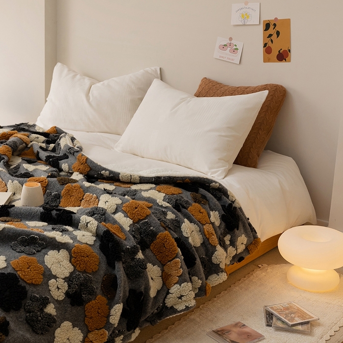 91家纺网 家纺一手货源 找家纺 萝莉家纺 2023新款韩国订货热销款羊毛绒毯 提花灰色