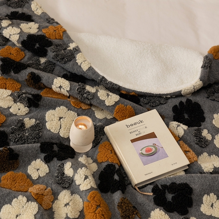 91家纺网 家纺一手货源 找家纺 萝莉家纺 2023新款韩国订货热销款羊毛绒毯 提花灰色