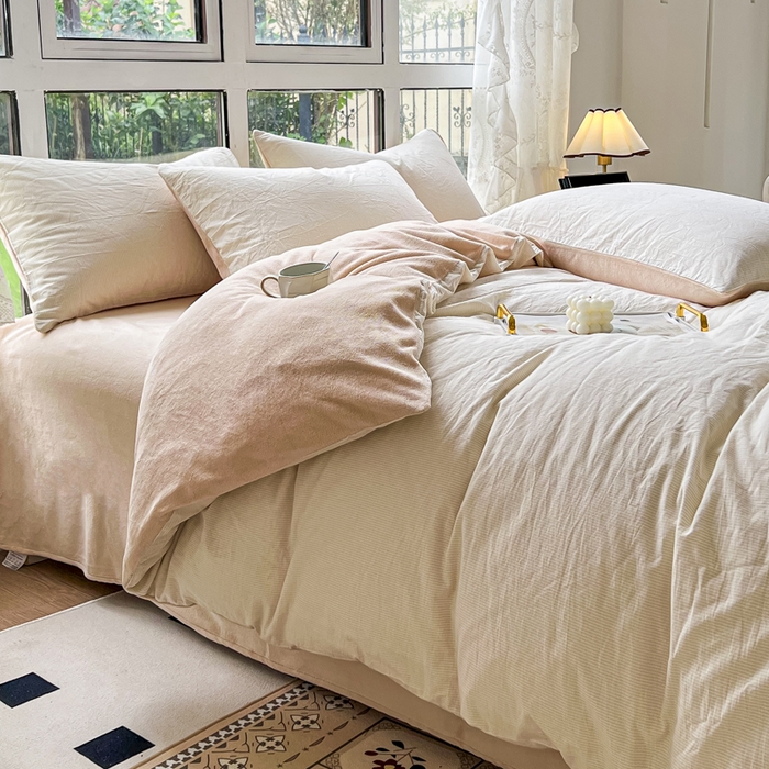 91家纺网 家纺一手货源 找家纺 柠萌家居 2023新款全棉色织水洗棉加牛奶绒四件套全棉拼牛奶绒 棉+绒-米极细条