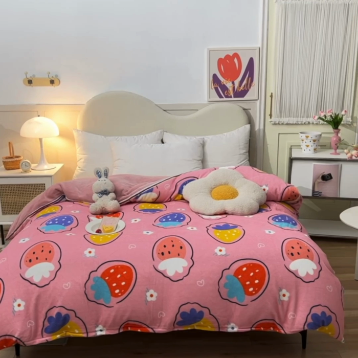 91家纺网 家纺一手货源 找家纺 甜之梦家纺2025新款印花牛奶绒单品被套可定制任何尺寸 粉红草莓