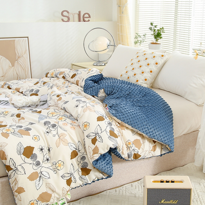 91家纺网 家纺一手货源 找家纺 爱宝被业 2025新款棉麻双层纱豆豆绒被芯 叶涧