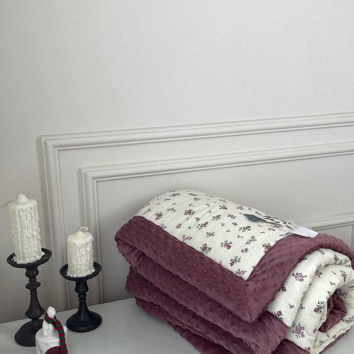 91家纺网 家纺一手货源 找家纺 源启生活 2023新款全棉皱皱纱手包边豆豆被 紫薇