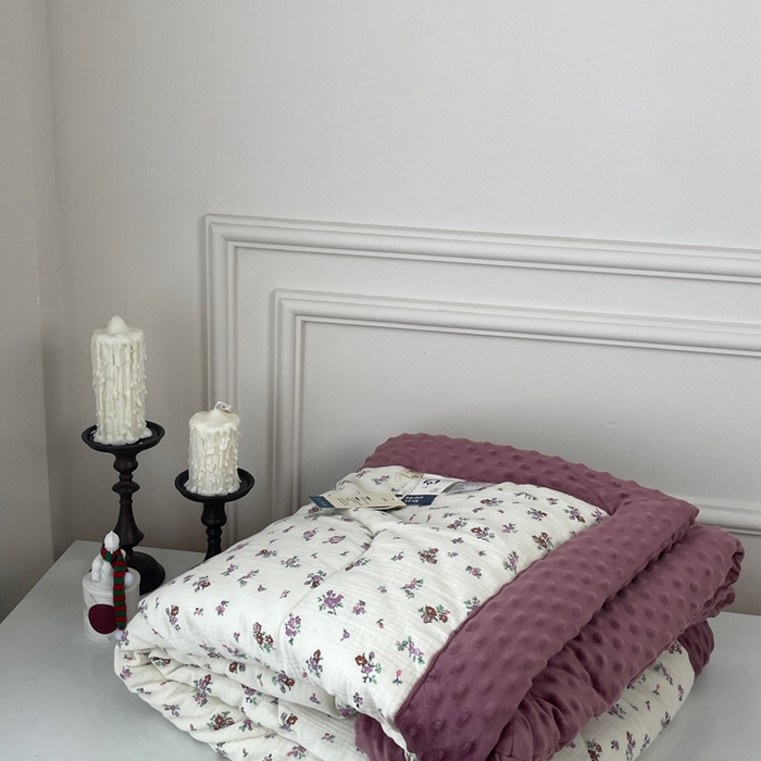 91家纺网 家纺一手货源 找家纺 源启生活 2023新款全棉皱皱纱手包边豆豆被 紫薇