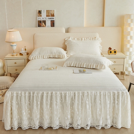 91家纺网 家纺一手货源 找家纺 （总）宜凡 2023新款烂花牛奶绒床裙三件套