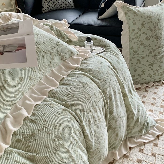 91家纺网 家纺一手货源 找家纺 潘朵拉 2023新款高克重法式花边着色雕花牛奶绒四件套 梨花绿