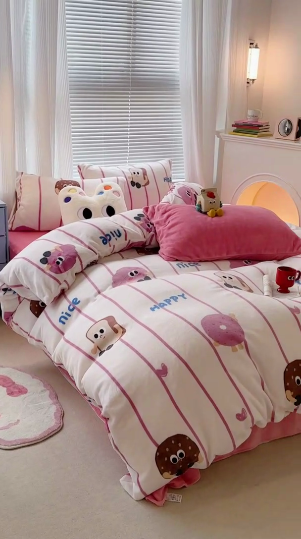 91家纺网 家纺一手货源 找家纺 昔可家纺  2023新款高克重印花牛奶绒卡通系列四件套 吐司面包