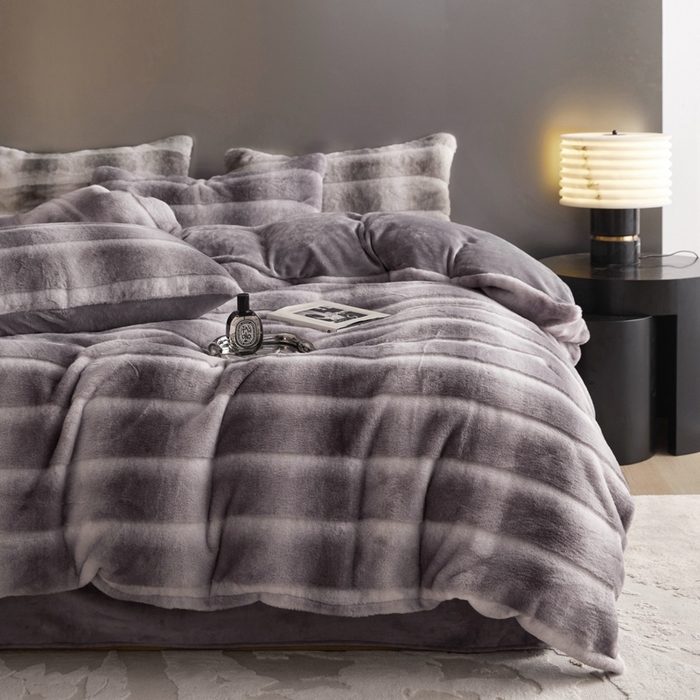 91家纺网 家纺一手货源 找家纺 金奇达家纺 2025秋冬保暖加厚绒类皮草绒四件套-【赛琳娜】系列 赛琳娜-紫灰