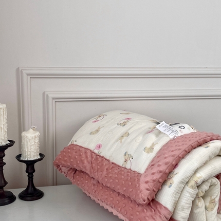 91家纺网 家纺一手货源 找家纺 （总）源启生活 2023新款全棉皱皱纱手包边豆豆被