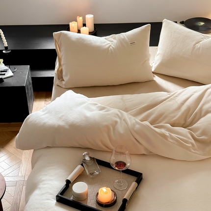 91家纺网 家纺一手货源 找家纺 时光里 2023新款双拼牛奶绒四件套 奶白拼杏仁