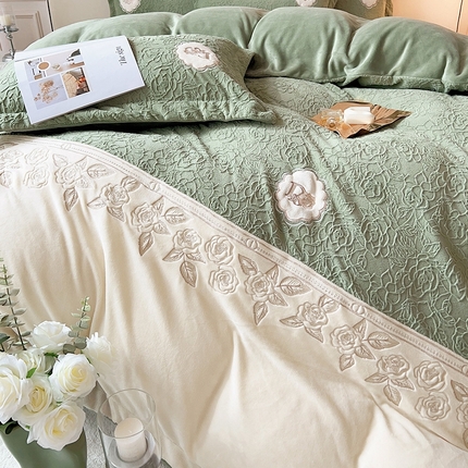 宅家居 2023新款法式风拼接刺绣全消光A类浮雕花绒剪花烂花牛奶绒四件套-幸福玫瑰 魅-绿